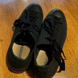 Black Low Top Converse Women’s Size 8